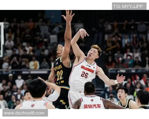 2020年广东队与浙江队首节精彩回放分析与战术解读